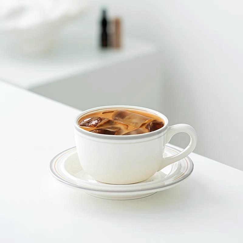 Mugs French minimalist striped coil cup Exquisite latte art coffee cups plates in the hotel Coffee shop ceramic cup home kitchen 200ML
Mugs French minimalist striped coil cup Exquisite latte art coffee cups plates in the hotel Coffee shop ceramic cup home kitchen 200ML