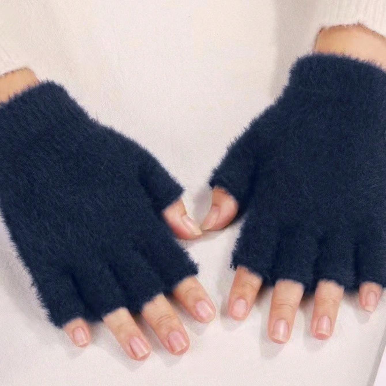 Warm Touch Half-Finger Plush Gloves Solid Color Soft Gloves Touch Screen Compatible for Outdoor Winter Sports Birthday Gifts
Warm Touch Half-Finger Plush Gloves Solid Color Soft Gloves Touch Screen Compatible for Outdoor Winter Sports Birthday Gifts