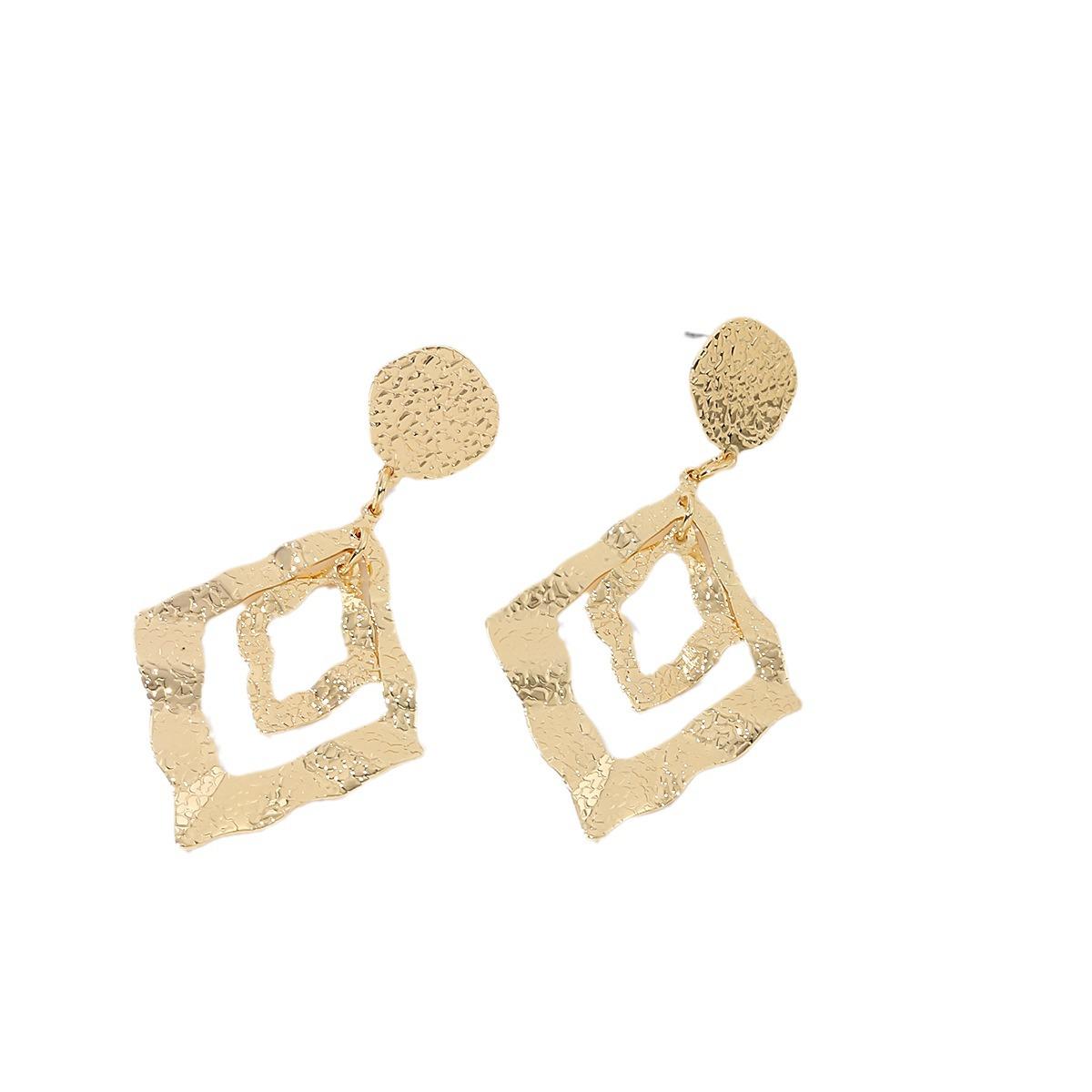 Ретро Европейские и Американские Металлические Ромбовидные Серьги с Тиснением: Необычный, Преувеличенный Многослойный Дизайн для Женщин.
Ретро Европейские и Американские Металлические Ромбовидные Серьги с Тиснением: Необычный, Преувеличенный Многослойный Дизайн для Женщин.