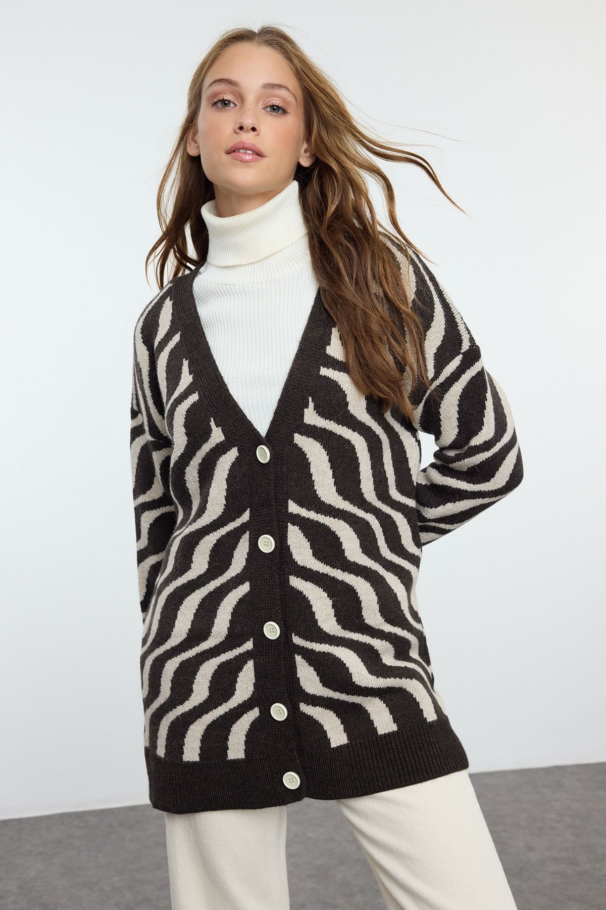Women s Fashionable Stylish Hijab Cardigan Brown Self-Patterned Knitwear Cardigan L 
Women s Fashionable Stylish Hijab Cardigan Brown Self-Patterned Knitwear Cardigan L