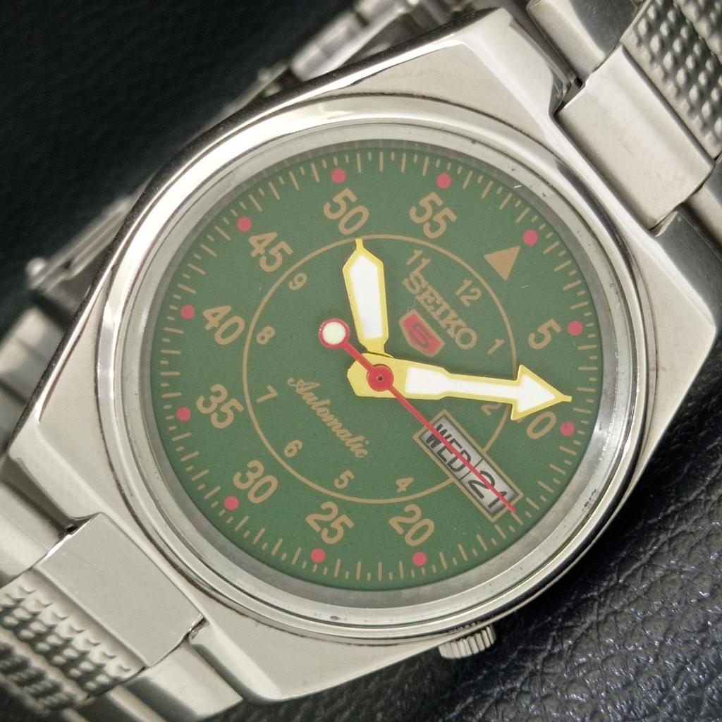 USED GENUINE VINTAGE SEIKO 5 AUTOMATIC JAPAN MENS GREEN DIAL WATCH a434620-2 R121-a434620
USED GENUINE VINTAGE SEIKO 5 AUTOMATIC JAPAN MENS GREEN DIAL WATCH a434620-2 R121-a434620
