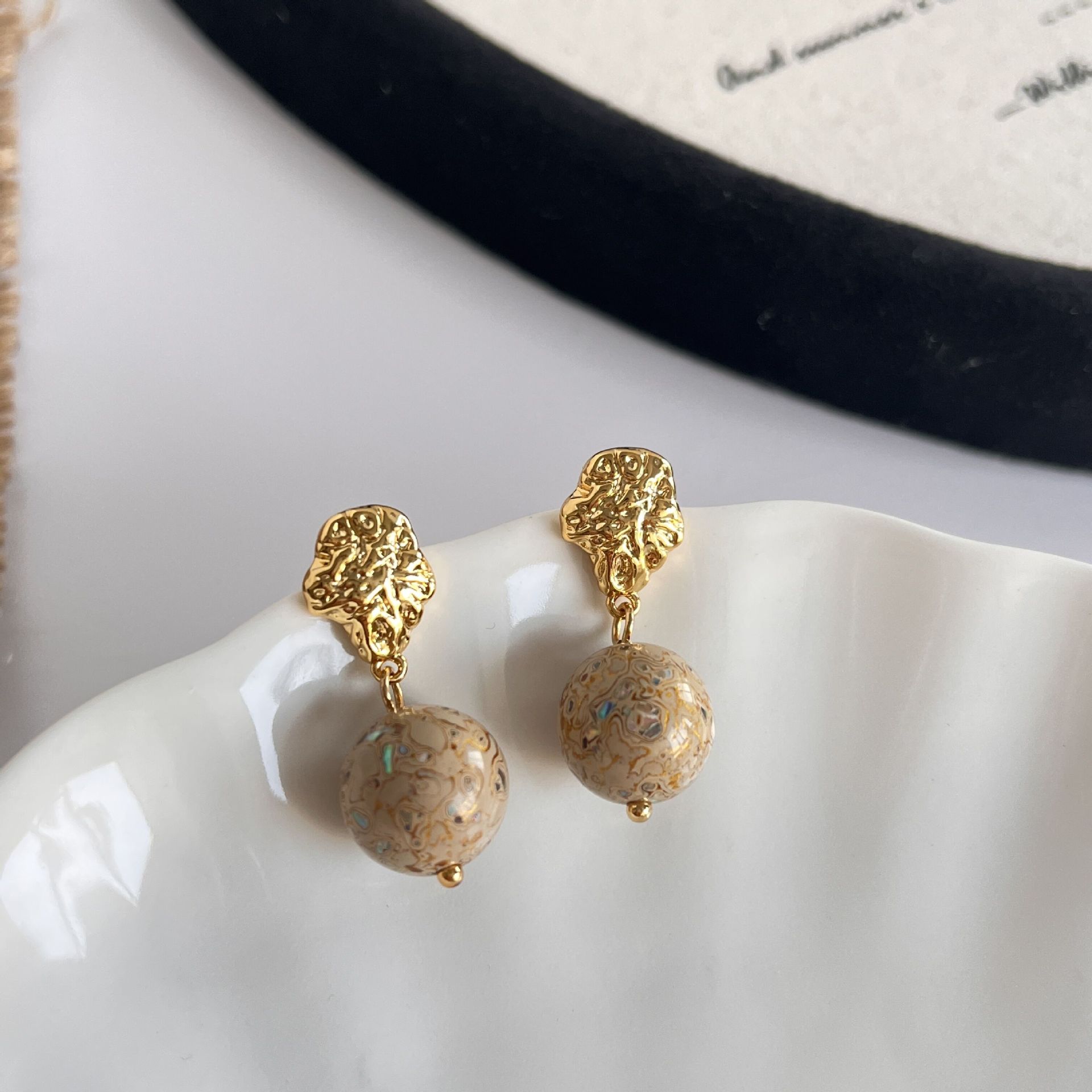 Осень и зима, новая серия Pangu, нематериальное культурное наследие, лакированные серьги ручной работы, женские инкрустированные улитки, китайские ретро-темпераментные серьги
Осень и зима, новая серия Pangu, нематериальное культурное наследие, лакированные серьги ручной работы, женские инкрустированные улитки, китайские ретро-темпераментные серьги