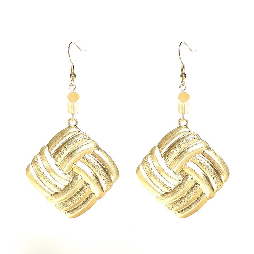 Минималистичные ретро серьги-квадраты из сплава с клетчатым узором
Минималистичные ретро серьги-квадраты из сплава с клетчатым узором