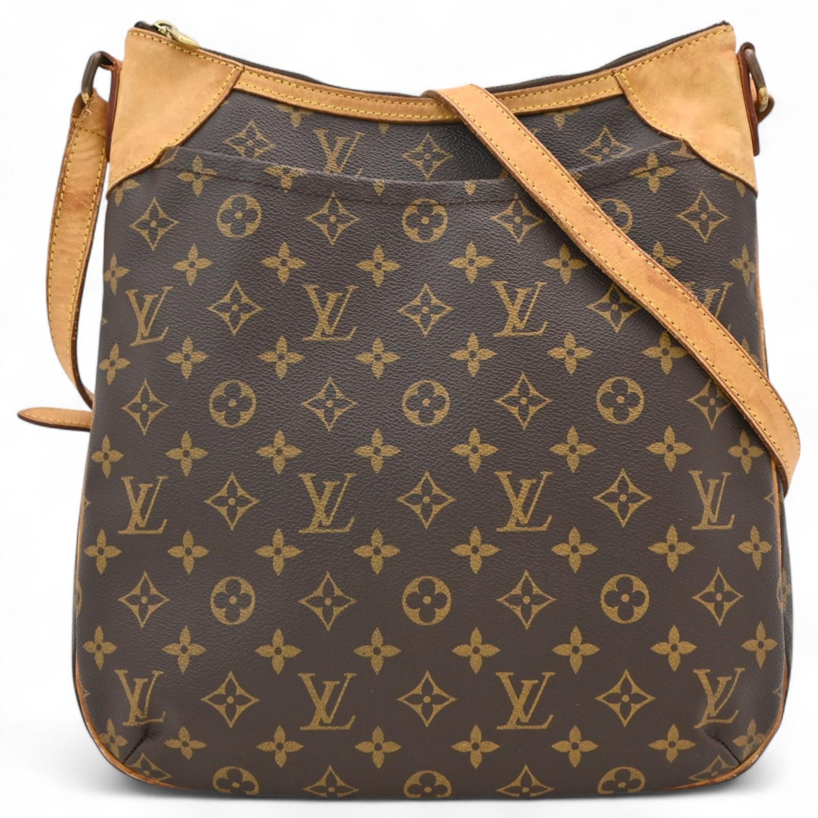 Auth LOUIS VUITTON Monogram Odeon MM Shoulder Bag PVC Canvas lv5552uh
Auth LOUIS VUITTON Monogram Odeon MM Shoulder Bag PVC Canvas lv5552uh