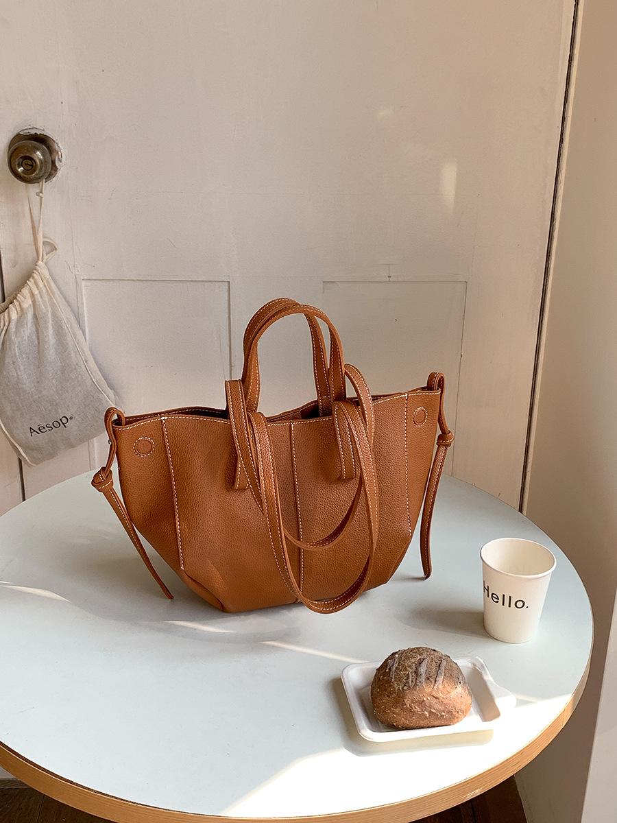 2026 Soft Leather PU Wing Bag for Women Designer Tote Bag High Quality Large Capacity Handbag Work Commuter Female коричневий
2026 Soft Leather PU Wing Bag for Women Designer Tote Bag High Quality Large Capacity Handbag Work Commuter Female коричневий