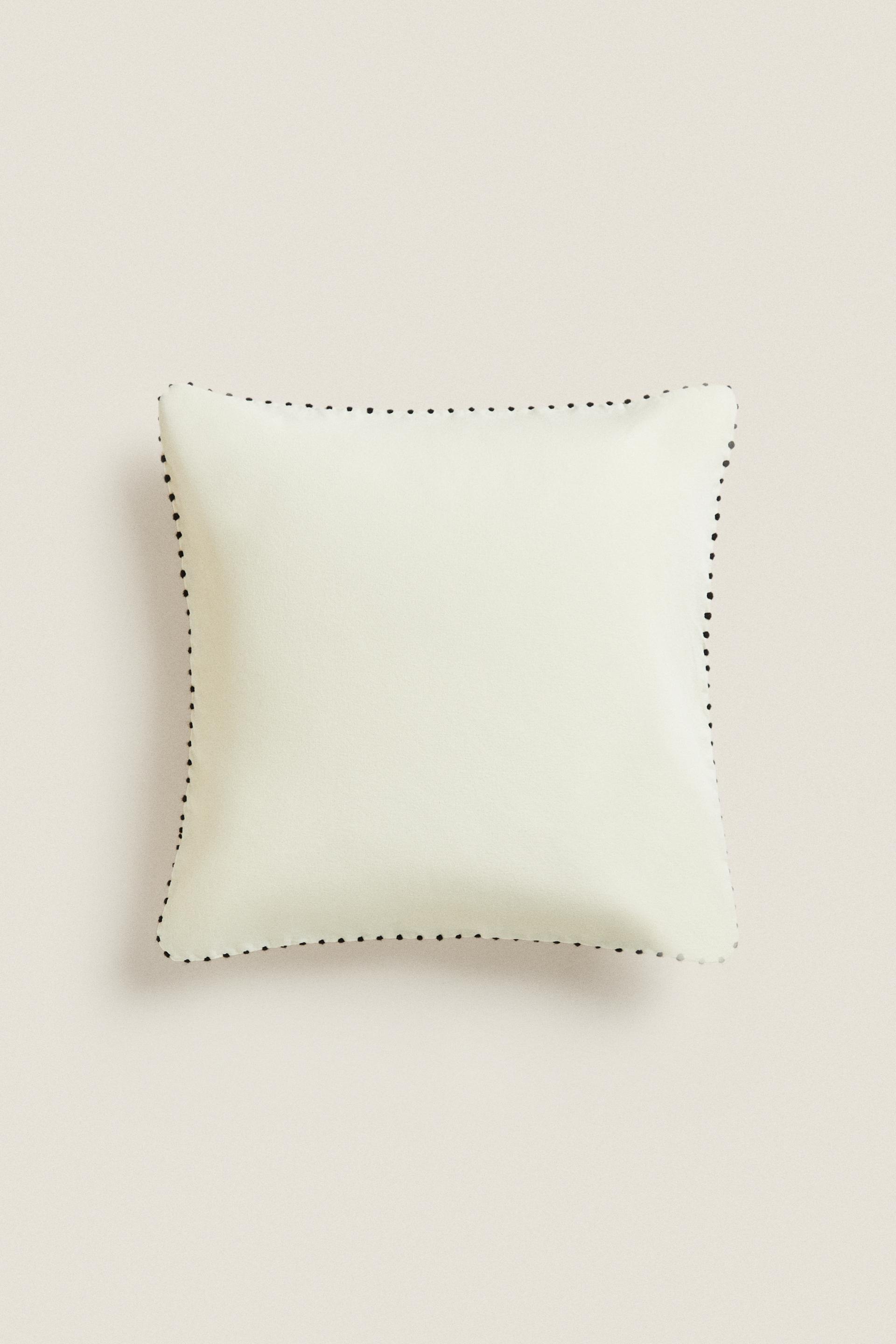 ОБЫЧНЫЙ ЧЕХОЛ НА ПОДУШКУ
ОБЫЧНЫЙ ЧЕХОЛ НА ПОДУШКУ