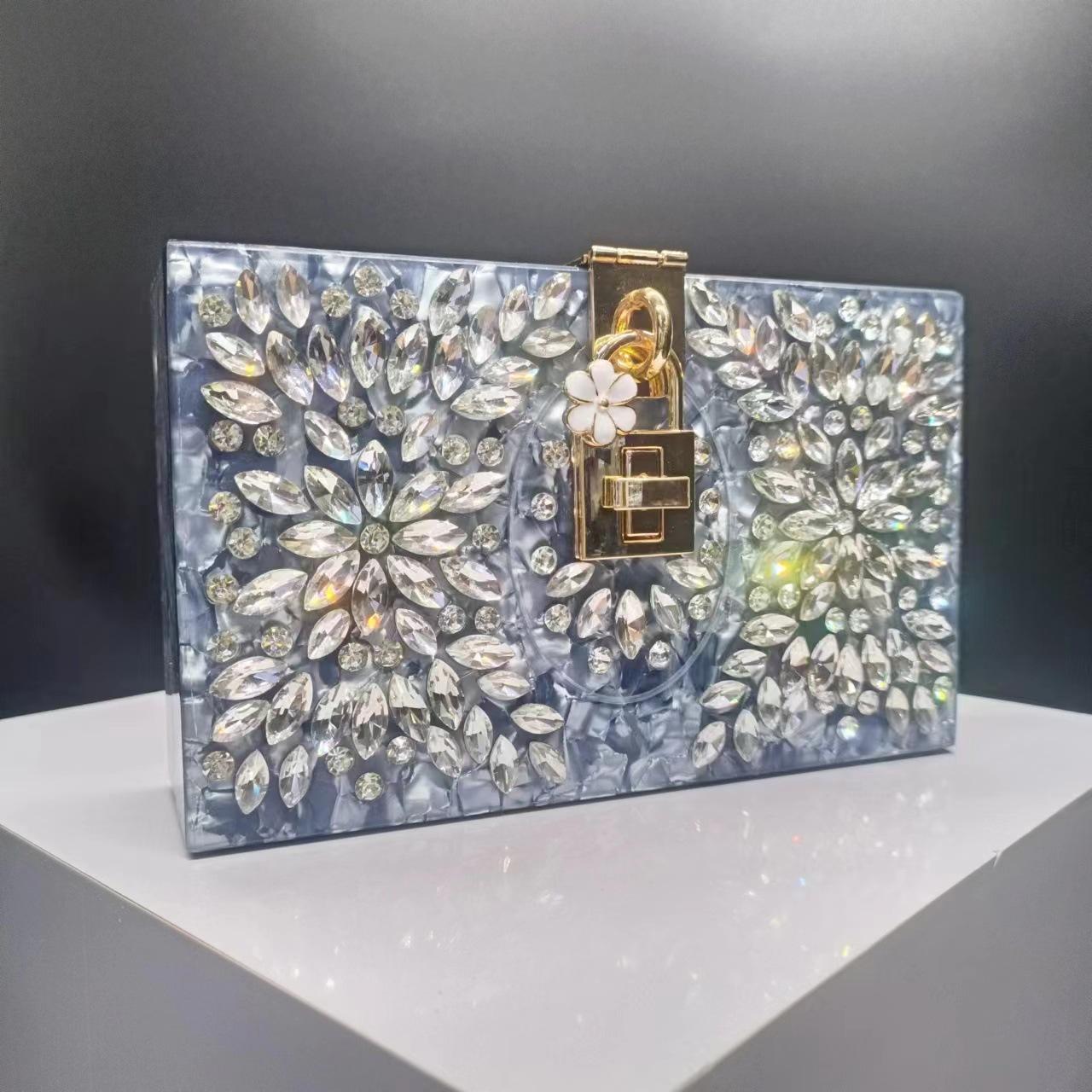 Wedding Banquet Shoulder Diamond Clutch Acrylic Chain Bags Crossbody Evening New Women s Elegant Bag Bling Ladies Purse Clutches 22x13x6cm темно-синього кольору
Wedding Banquet Shoulder Diamond Clutch Acrylic Chain Bags Crossbody Evening New Women s Elegant Bag Bling Ladies Purse Clutches 22x13x6cm темно-синього кольору