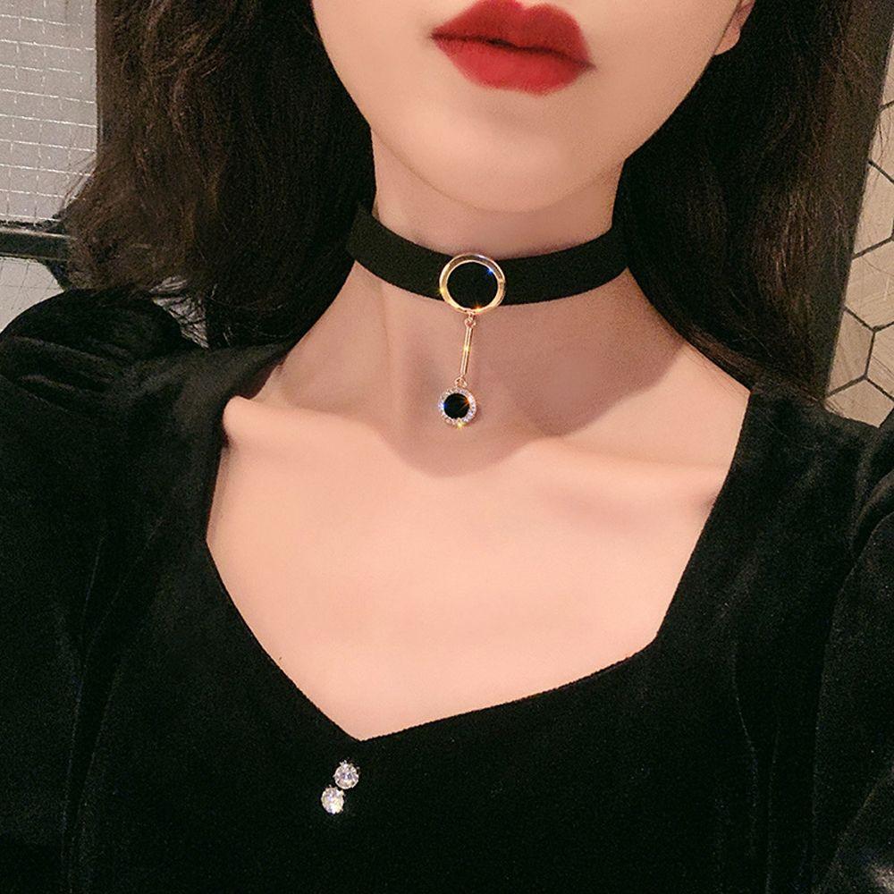 Hollow Wide Round Collar For Women Pendant Crystal Necklace Fashion Jewelry Female Clavicle Choker чёрный
Hollow Wide Round Collar For Women Pendant Crystal Necklace Fashion Jewelry Female Clavicle Choker чёрный