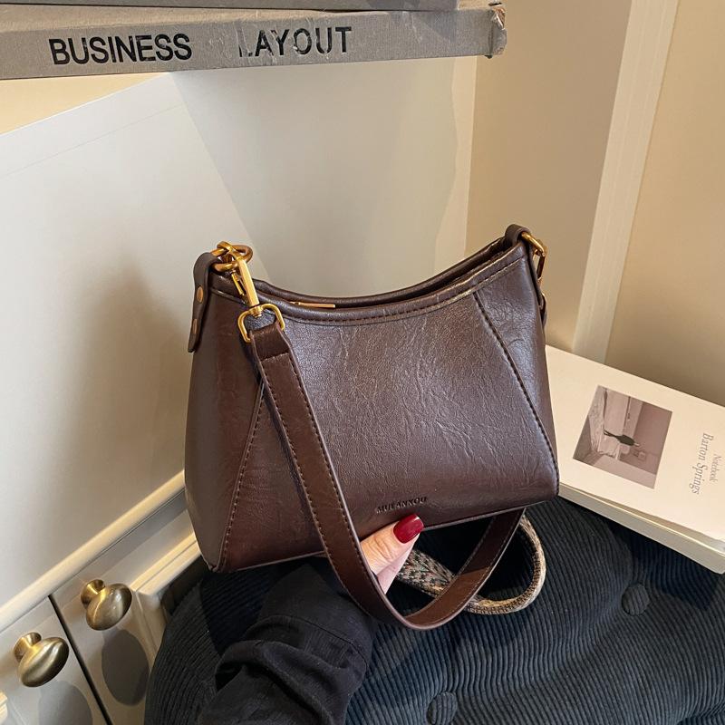 Niche French medieval armpit bag women s new versatile retro commuter baguette bag temperament shoulder handbag коричневий
Niche French medieval armpit bag women s new versatile retro commuter baguette bag temperament shoulder handbag коричневий
