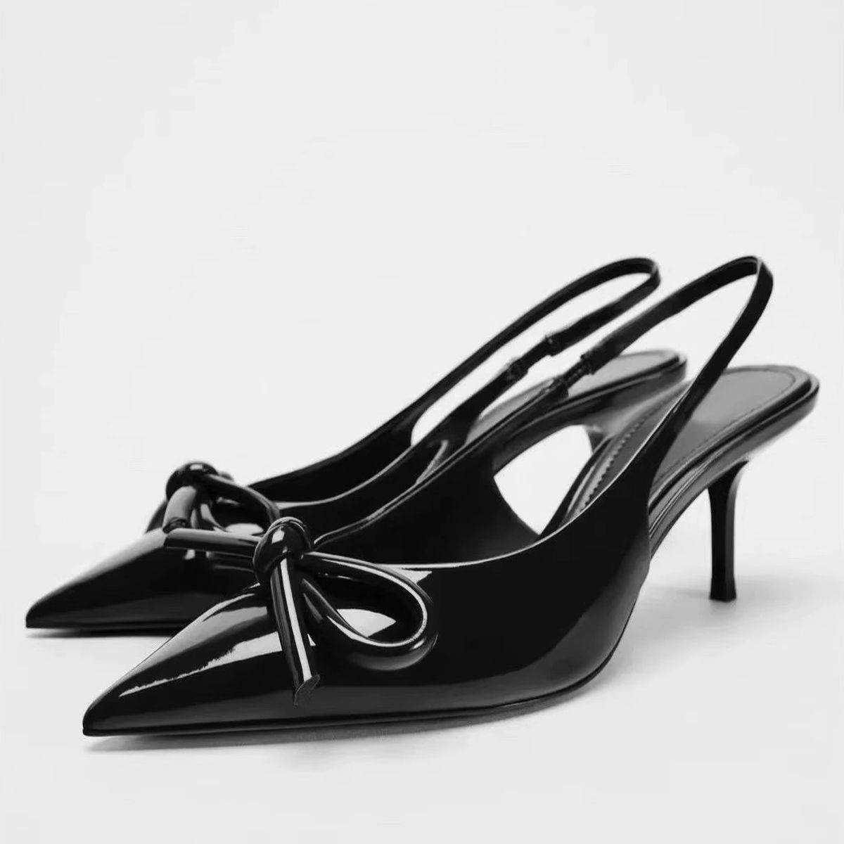 Stylish Bow Stiletto Sandals Summer New Pointed Toe Patent Leather One Strap Anti-Slip Wear-Resistant Kitten Heels 41 червоний
Stylish Bow Stiletto Sandals Summer New Pointed Toe Patent Leather One Strap Anti-Slip Wear-Resistant Kitten Heels 41 червоний