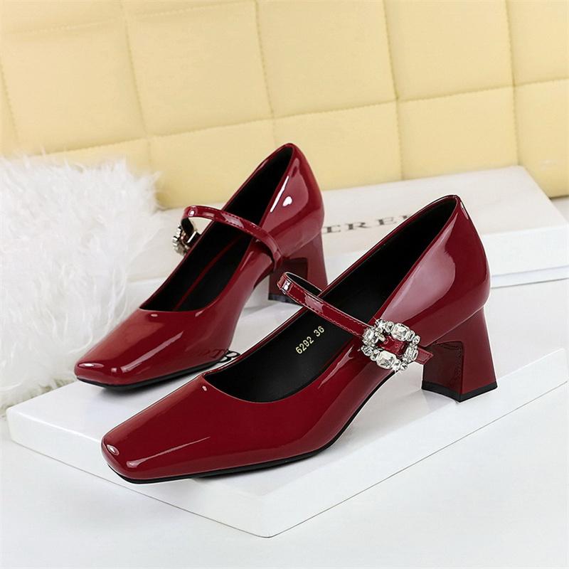 Banquet Mary Jane Women Single Shoes Square Toe Light Mouth Patent Leather One-Striped Rhinestone Buckle Thick Heel Medium Heel 35
Banquet Mary Jane Women Single Shoes Square Toe Light Mouth Patent Leather One-Striped Rhinestone Buckle Thick Heel Medium Heel 35