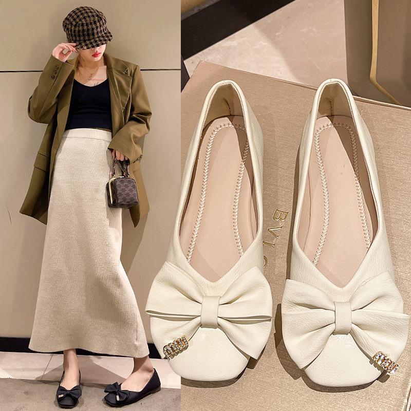 Sweet Bow 2024 Spring and Autumn New Flat Bottom Square Head Single Shoes Shallow Mouth Flat Heel Soft Sole Grandma Versatile Doudou Shoes 35 чорний
Sweet Bow 2024 Spring and Autumn New Flat Bottom Square Head Single Shoes Shallow Mouth Flat Heel Soft Sole Grandma Versatile Doudou Shoes 35 чорний