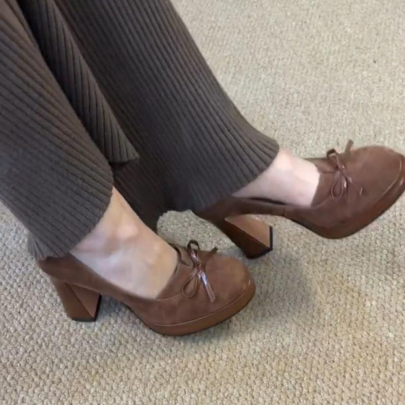 Французький темперамент, товсті підбори, жіночі туфлі на високих підборах, весна 2025, нові ретро-туфлі з бантом та однією педаллю, кругла голова, неглибокий рот, одинарне взуття 40
Французький темперамент, товсті підбори, жіночі туфлі на високих підборах, весна 2025, нові ретро-туфлі з бантом та однією педаллю, кругла голова, неглибокий рот, одинарне взуття 40