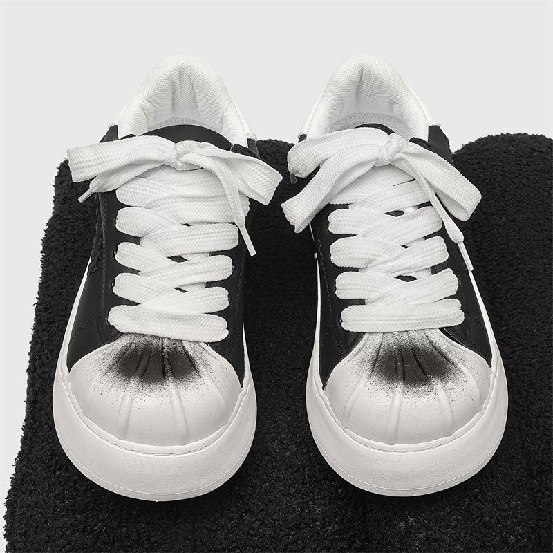 Новая мужская обувь с низким верхом, с ракушечным носком, на толстой подошве, увеличивающая рост, трендовая, спортивная и для отдыха, кеды мужские X307 44 чёрный
Новая мужская обувь с низким верхом, с ракушечным носком, на толстой подошве, увеличивающая рост, трендовая, спортивная и для отдыха, кеды мужские X307 44 чёрный