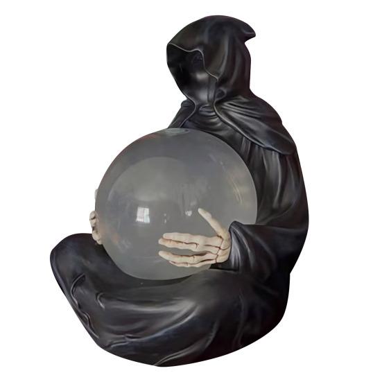 Статуя Мрачного Жнеца Человек в черном плаще, держащий светящийся шар, Фигурка Готический Таинственный Человек Украшение на Хэллоуин Полка Книжная полка Декор стола
Статуя Мрачного Жнеца Человек в черном плаще, держащий светящийся шар, Фигурка Готический Таинственный Человек Украшение на Хэллоуин Полка Книжная полка Декор стола