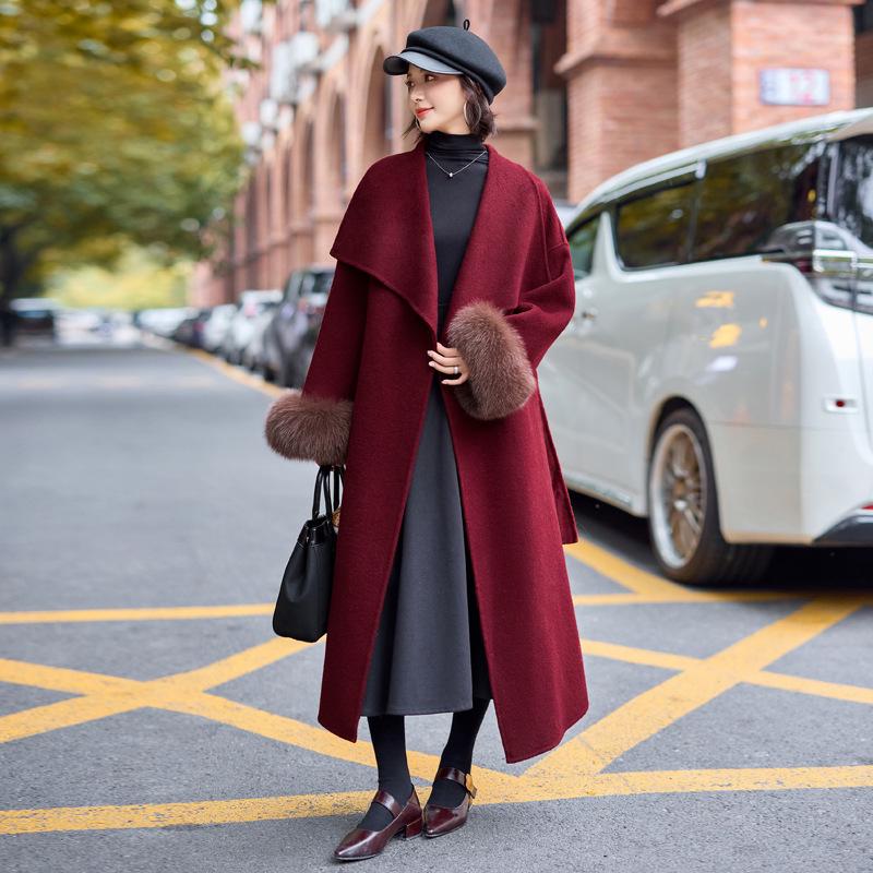 Women s Double-Faced Wool Coat with Large Lapels and Detachable Fox Fur Cuffs - New Fall/Winter Collection (YJ6815) M (120-150 lbs)
Women s Double-Faced Wool Coat with Large Lapels and Detachable Fox Fur Cuffs - New Fall/Winter Collection (YJ6815) M (120-150 lbs)