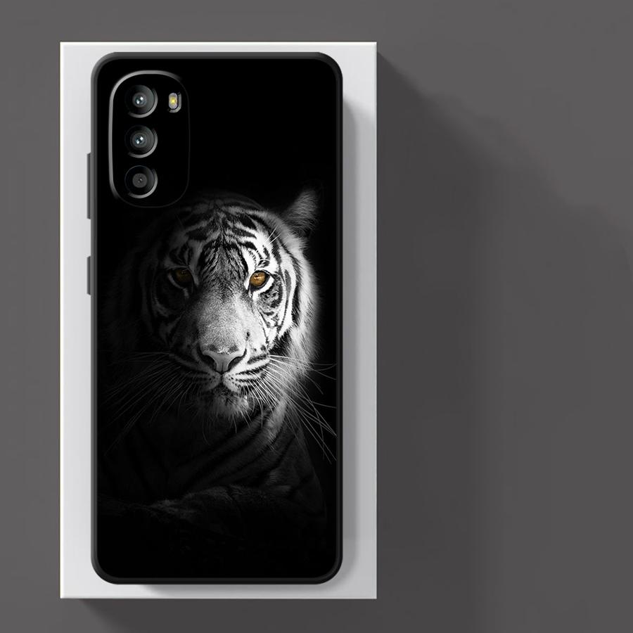 Tiger Lion Black Soft Phone Cover Case for Motorola Mot G53 G30 G51 G73 Edge 20 Pro 30 Lite G22 Edge40 G60 G60s G71 G32 G50 G52 Motorola Edge 30
Tiger Lion Black Soft Phone Cover Case for Motorola Mot G53 G30 G51 G73 Edge 20 Pro 30 Lite G22 Edge40 G60 G60s G71 G32 G50 G52 Motorola Edge 30