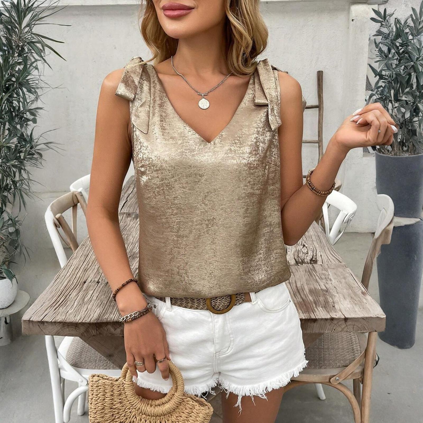 Women s Metallic Foil V Neck Tie Front Sleeveless Camisole Top with Bow Detail Lightweight Summer Blouse XL золотий
Women s Metallic Foil V Neck Tie Front Sleeveless Camisole Top with Bow Detail Lightweight Summer Blouse XL золотий