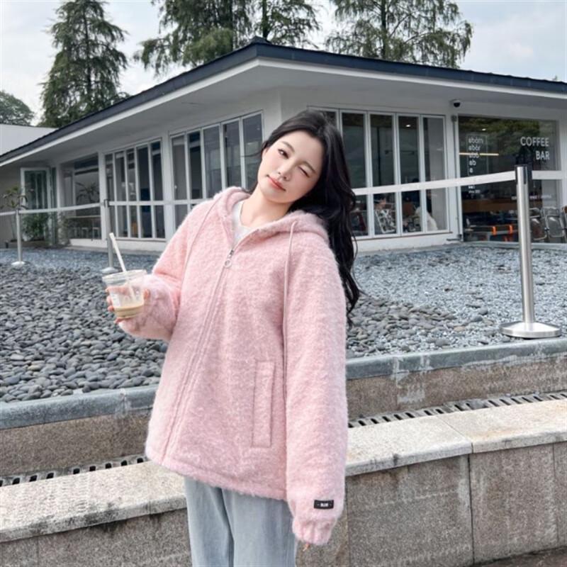 Женский пуховик YAYA с капюшоном и звездным принтом S
Женский пуховик YAYA с капюшоном и звездным принтом S