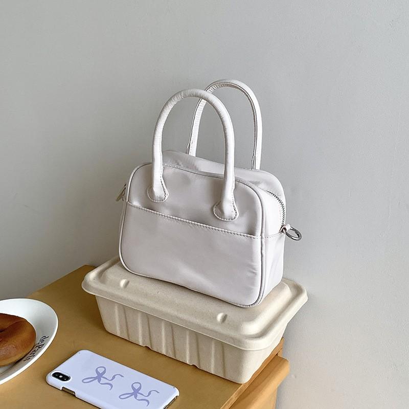 2025 Korean Small Fresh Nylon Handbag Women s Minimalist Style New Square Bag Casual Light Cross-body білий
2025 Korean Small Fresh Nylon Handbag Women s Minimalist Style New Square Bag Casual Light Cross-body білий