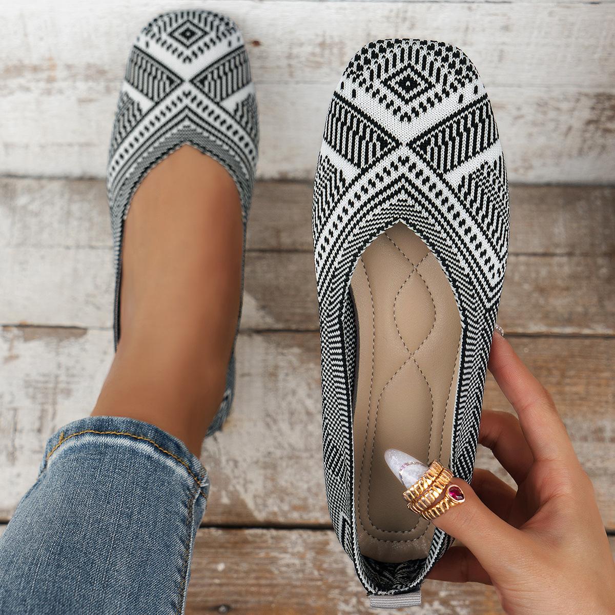 Women s Square Knitted Embroidered Breathable Casual Flat Sole Single Shoe with One Foot Kick 42 чорний
Women s Square Knitted Embroidered Breathable Casual Flat Sole Single Shoe with One Foot Kick 42 чорний