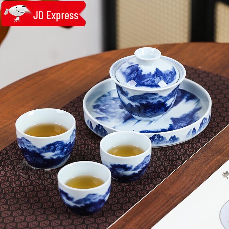 Japanese Style Blue and White Landscape Gaiwan Tea Set
Japanese Style Blue and White Landscape Gaiwan Tea Set