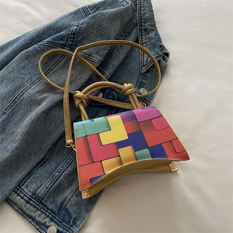 Популярная контрастная цветная сумка для сращивания, женская, 2025, новая тенденция, модная, повседневная сумка-мессенджер, иностранный стиль, маленькая квадратная сумка, сумка через плечо золотой
Популярная контрастная цветная сумка для сращивания, женская, 2025, новая тенденция, модная, повседневная сумка-мессенджер, иностранный стиль, маленькая квадратная сумка, сумка через плечо золотой