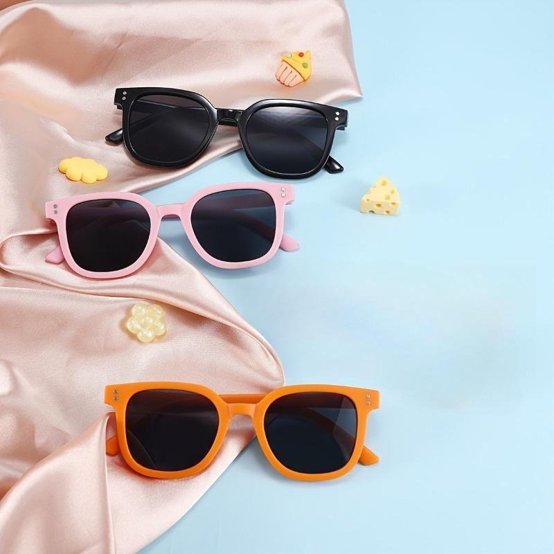 4-pack kids square sunglasses, unisex 3-12y, UV protection, random color.
4-pack kids square sunglasses, unisex 3-12y, UV protection, random color.