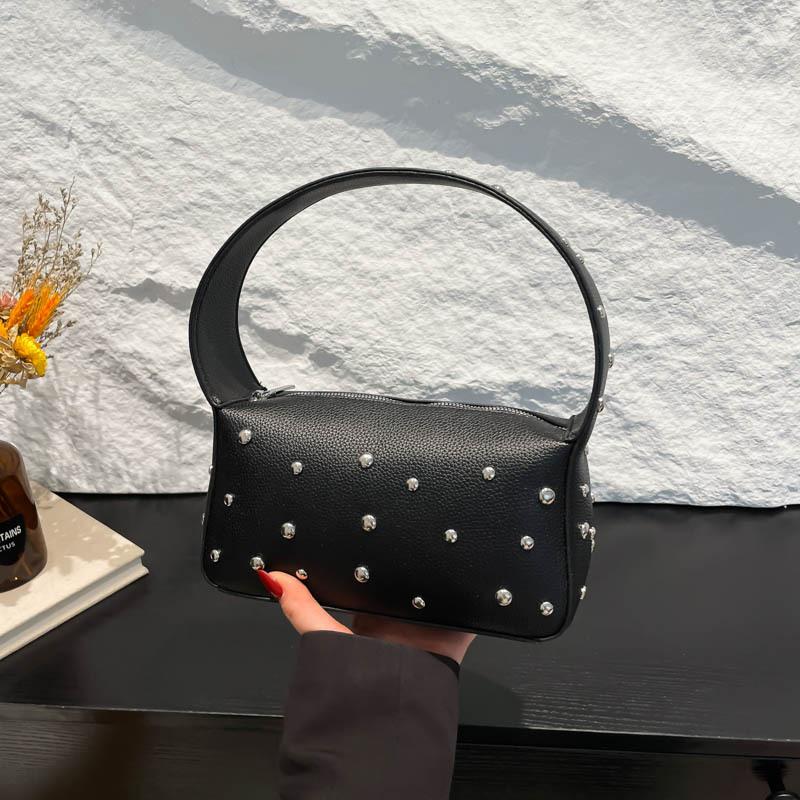 Summer portable personalized bag, retro trendy shoulder bag, fashionable peg underarm pillow bag чорний
Summer portable personalized bag, retro trendy shoulder bag, fashionable peg underarm pillow bag чорний