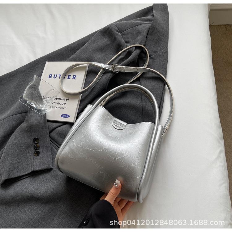 Premium sense portable vegetable basket bag 2025 new fashion soft-sided messenger bag niche design commuter shoulder women s bag
Premium sense portable vegetable basket bag 2025 new fashion soft-sided messenger bag niche design commuter shoulder women s bag