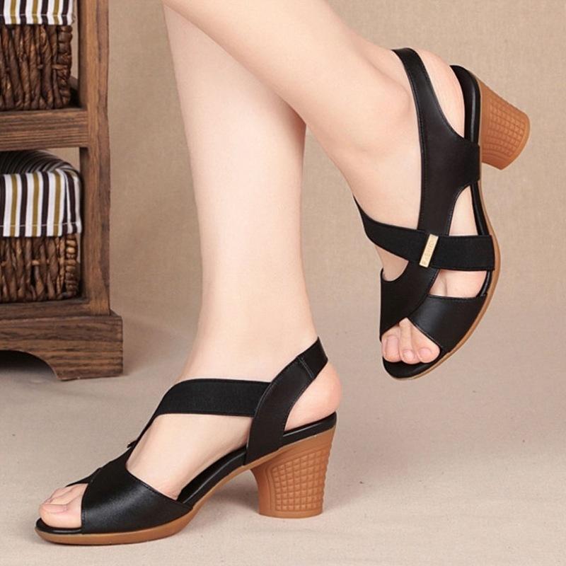 New mid-heeled sandals women s summer fish mouth cover feet thick heel high heels color simple style middle-aged and elderly mother shoes 35 чорний
New mid-heeled sandals women s summer fish mouth cover feet thick heel high heels color simple style middle-aged and elderly mother shoes 35 чорний