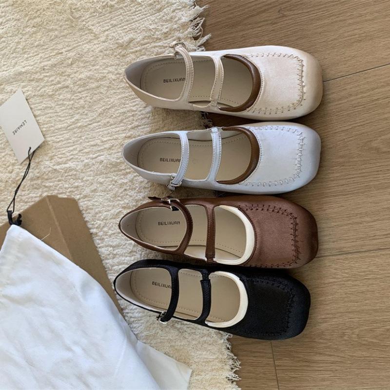 Gentle wind shoes, lazy people with one foot, shallow mouth square head ladyshoes, women s versatile commuting, not tired feet, ballet shoes 39 коричневий
Gentle wind shoes, lazy people with one foot, shallow mouth square head ladyshoes, women s versatile commuting, not tired feet, ballet shoes 39 коричневий