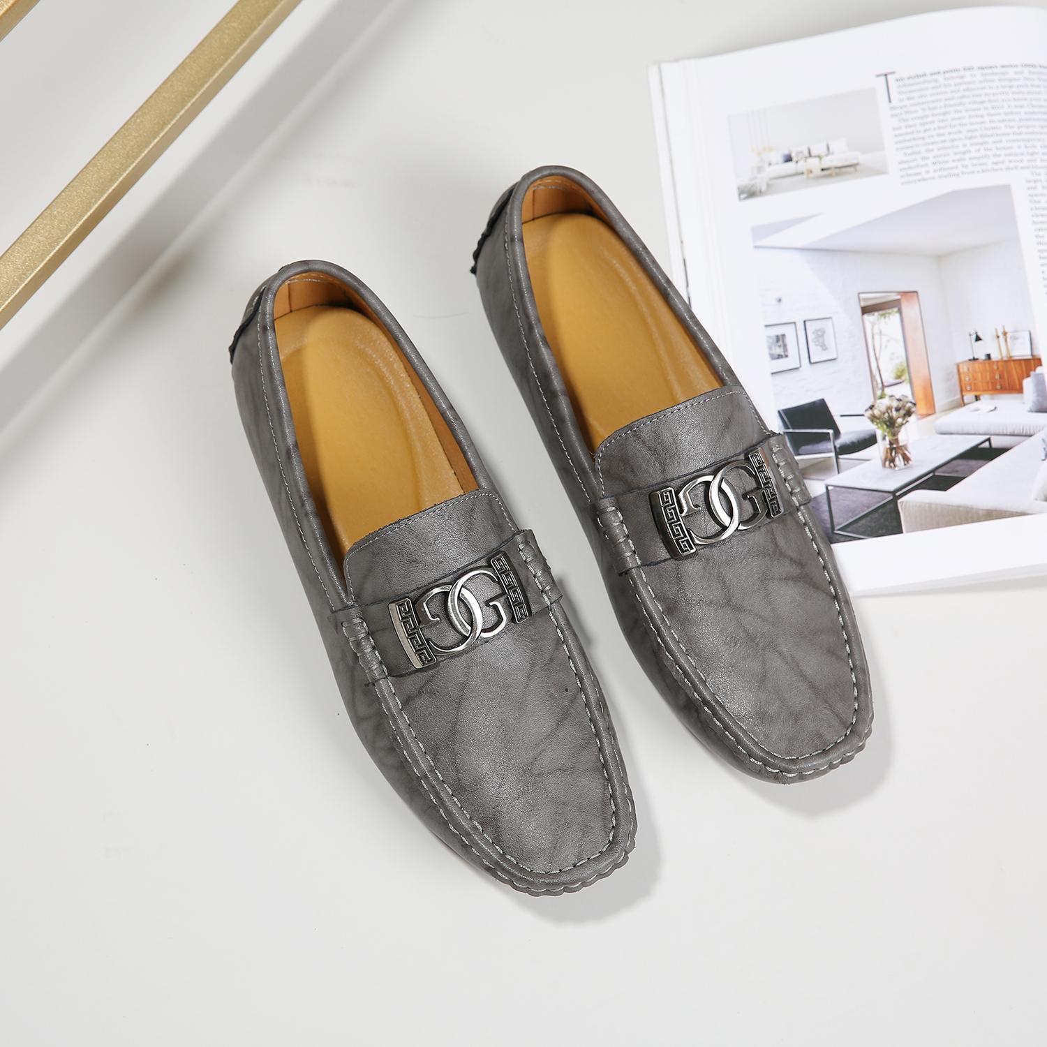 Мужские повседневные кожаные туфли, легкие мокасины, классические мужские туфли без застежек, удобные туфли для вождения 46 серый
Мужские повседневные кожаные туфли, легкие мокасины, классические мужские туфли без застежек, удобные туфли для вождения 46 серый