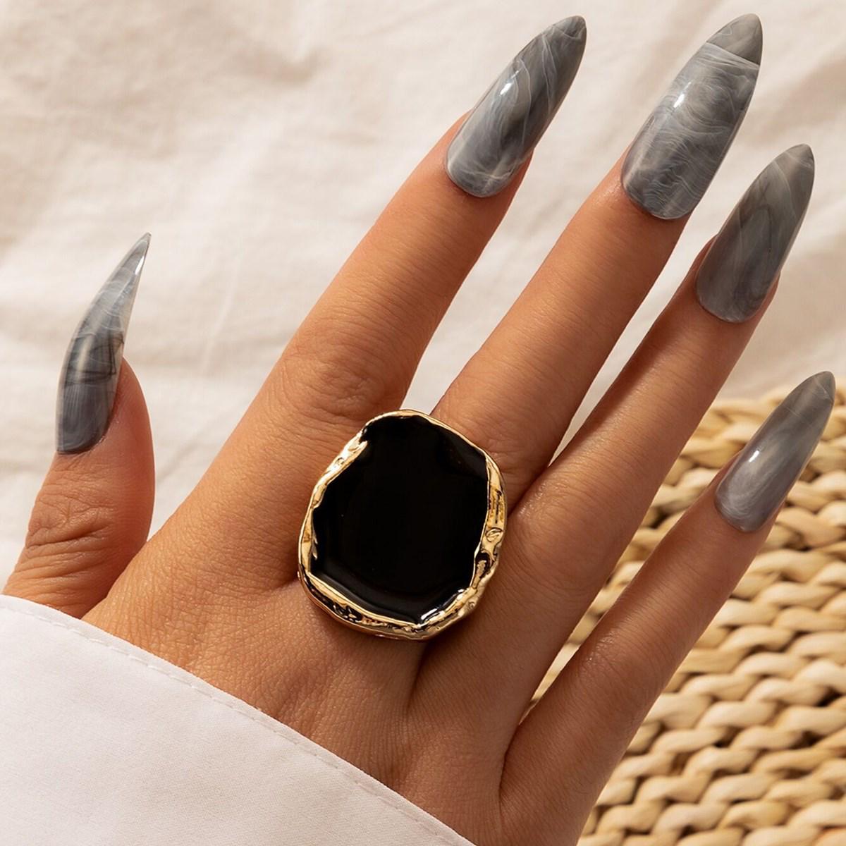 Retro Gold Edge Drip Oil Ring: European & American Style, Versatile Statement Jewelry for Women
Retro Gold Edge Drip Oil Ring: European & American Style, Versatile Statement Jewelry for Women