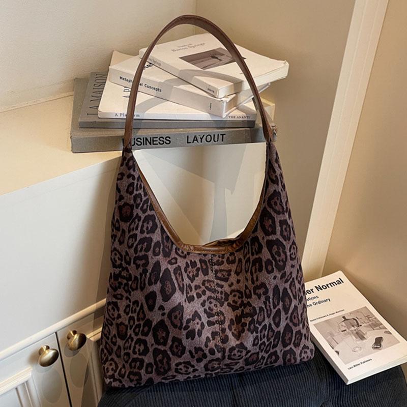 Сумка с леопардовым принтом женская большой вместимости новая осенне-зимняя матовая ретро на плечо сумка для мамы и ребенка для поездок на работу чёрный
Сумка с леопардовым принтом женская большой вместимости новая осенне-зимняя матовая ретро на плечо сумка для мамы и ребенка для поездок на работу чёрный