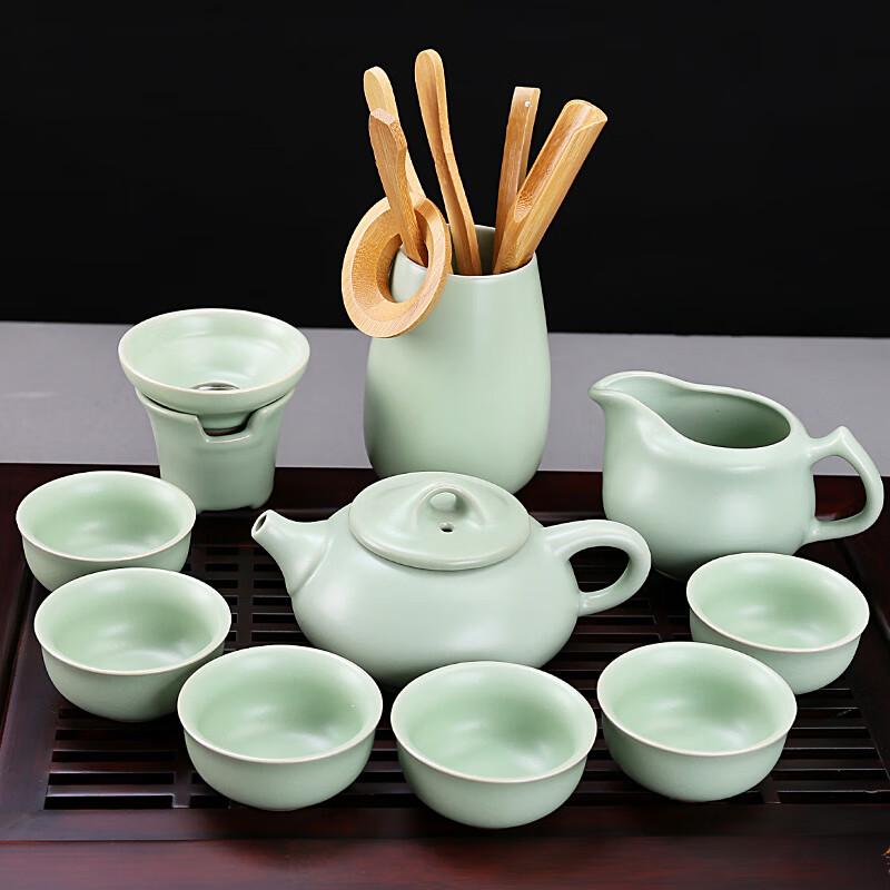 Ru Kiln Ceramic Tea Set with Bamboo & Gold-Inlaid Jade Style
Ru Kiln Ceramic Tea Set with Bamboo & Gold-Inlaid Jade Style