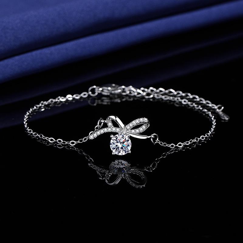 Moissanite Clavicle Chain: French Luxe Bow Bracelet for Women
Moissanite Clavicle Chain: French Luxe Bow Bracelet for Women