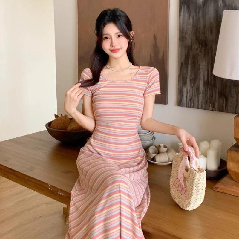 Summer 2025 Color-blocked Striped Knit Dress: Short Sleeves, Waist-Cinching, Slim Fit L
Summer 2025 Color-blocked Striped Knit Dress: Short Sleeves, Waist-Cinching, Slim Fit L