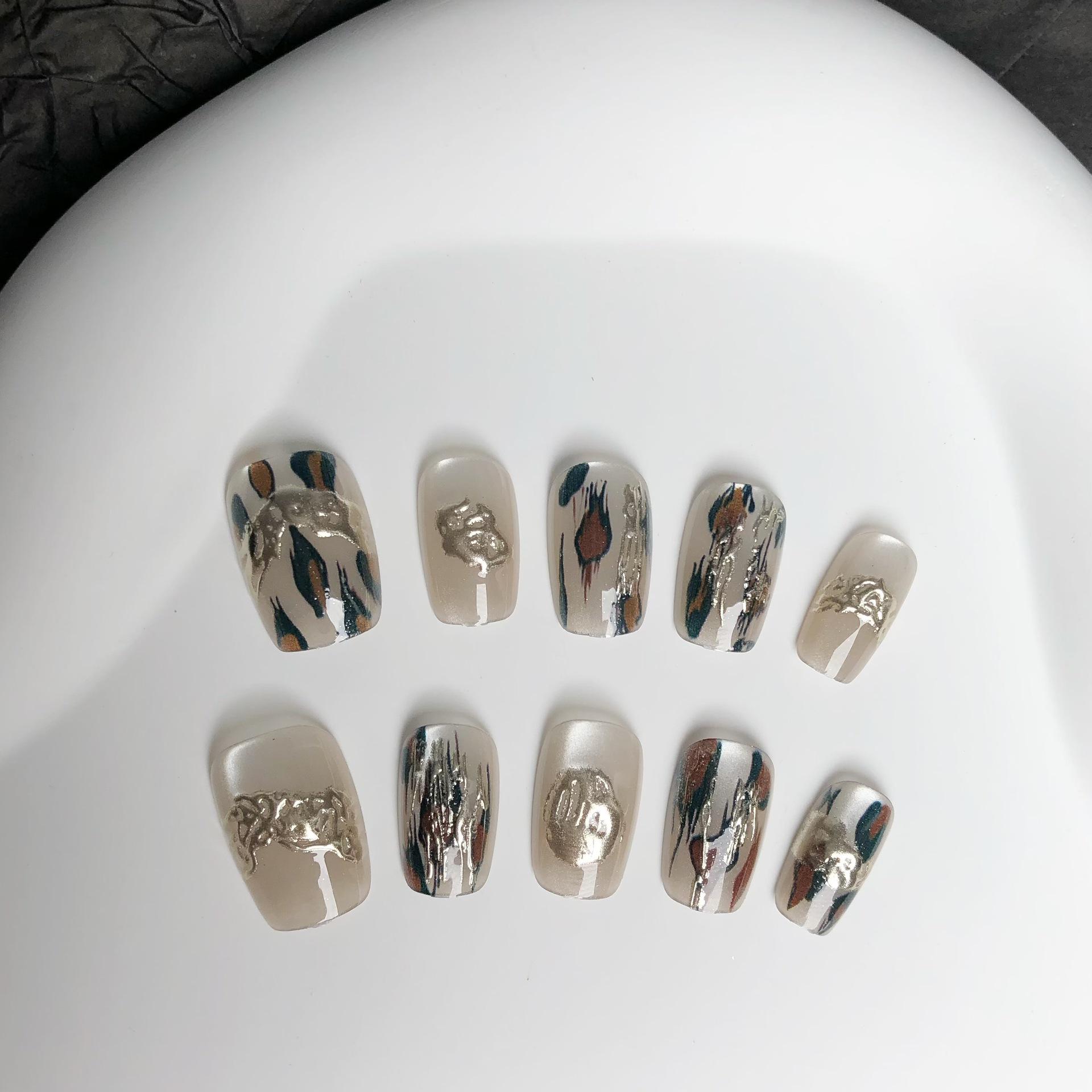 Leopard Print Gilded Cat Eye Nail Patches: Spicy Girl Style, Light Luxury for Autumn/Winter
Leopard Print Gilded Cat Eye Nail Patches: Spicy Girl Style, Light Luxury for Autumn/Winter