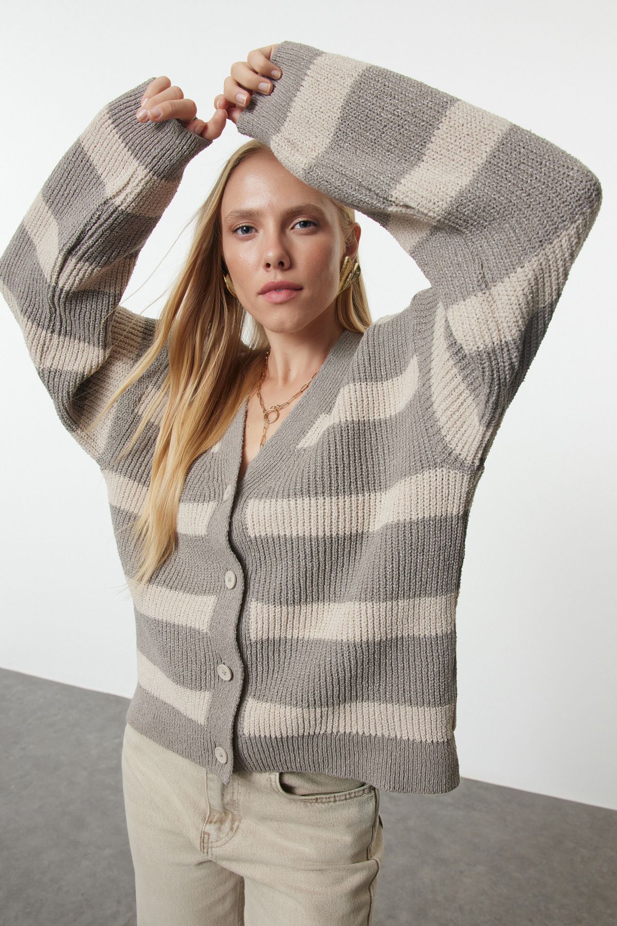 Women s Fashionable Stylish Cardigan Mink More Sustainable Wide Fit Soft Textured Knitwear Cardigan S
Women s Fashionable Stylish Cardigan Mink More Sustainable Wide Fit Soft Textured Knitwear Cardigan S
