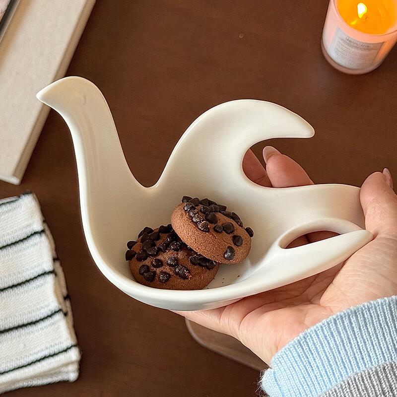 Ruhan Ceramic Decorative Candle Holder & Condiment Dish Set
Ruhan Ceramic Decorative Candle Holder & Condiment Dish Set