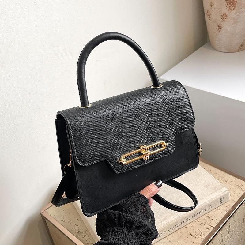 Small bag women s 2025 winter trend versatile new fashion hard shell box bag contrasting color one shoulder messenger small square bag белый
Small bag women s 2025 winter trend versatile new fashion hard shell box bag contrasting color one shoulder messenger small square bag белый
