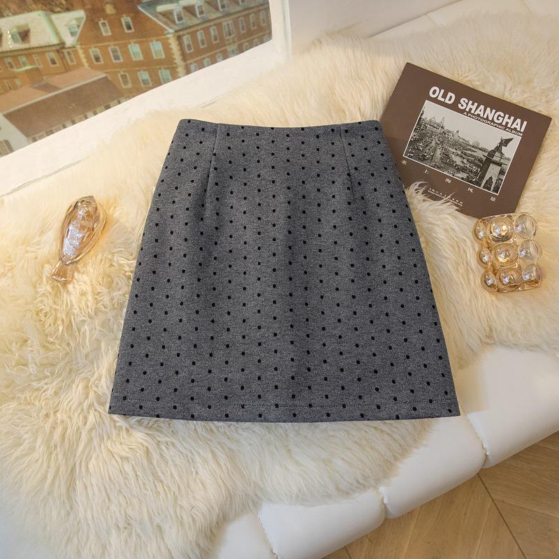 Women s High-Waisted Polka Dot Woolen A-Line Mini Skirt: Autumn/Winter, Anti-Exposure, Hip-Hugging, Slimming for Petite Sizes XL - 61-65 kg
Women s High-Waisted Polka Dot Woolen A-Line Mini Skirt: Autumn/Winter, Anti-Exposure, Hip-Hugging, Slimming for Petite Sizes XL - 61-65 kg