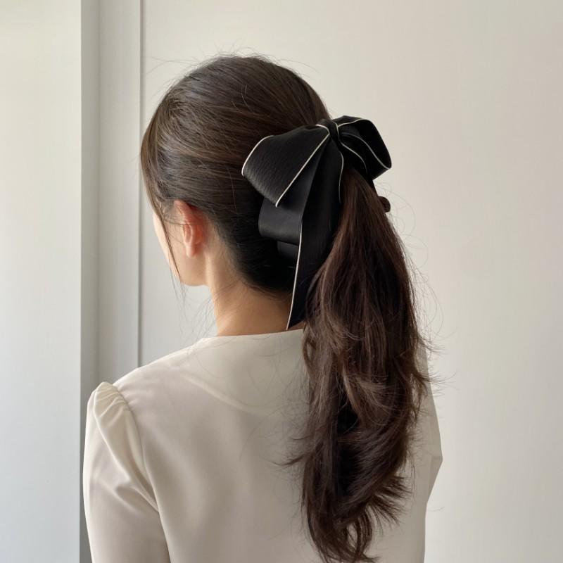 Korean Style Simple Bow Ponytail Clip Hair Accessory - Streamer Headdress for Women
Korean Style Simple Bow Ponytail Clip Hair Accessory - Streamer Headdress for Women