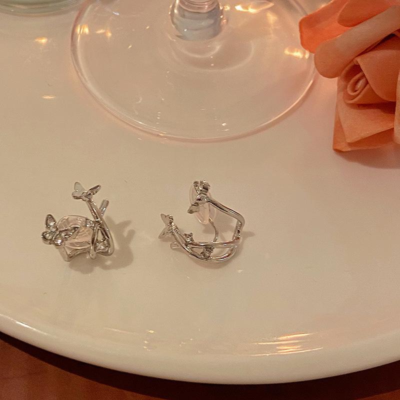 Супер фея, двойные серьги-бабочки для женщин, модные и простые темпераментные серьги, ювелирные изделия
Супер фея, двойные серьги-бабочки для женщин, модные и простые темпераментные серьги, ювелирные изделия