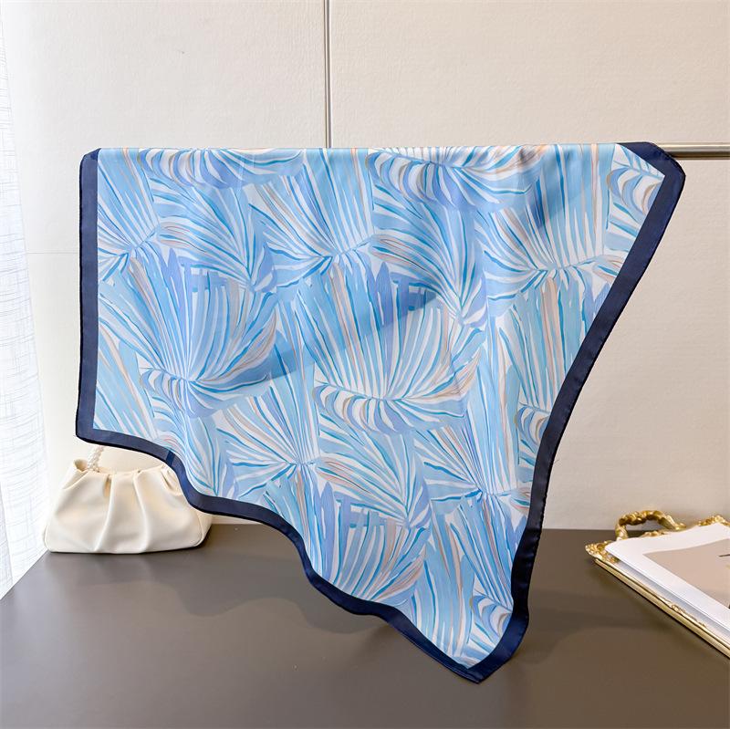 Luxury Designer 70cm Square Scarves Women s Silk Scarf Spring and Summer Foulard Shawl Bandana Small Hairbands 70x70cm
Luxury Designer 70cm Square Scarves Women s Silk Scarf Spring and Summer Foulard Shawl Bandana Small Hairbands 70x70cm