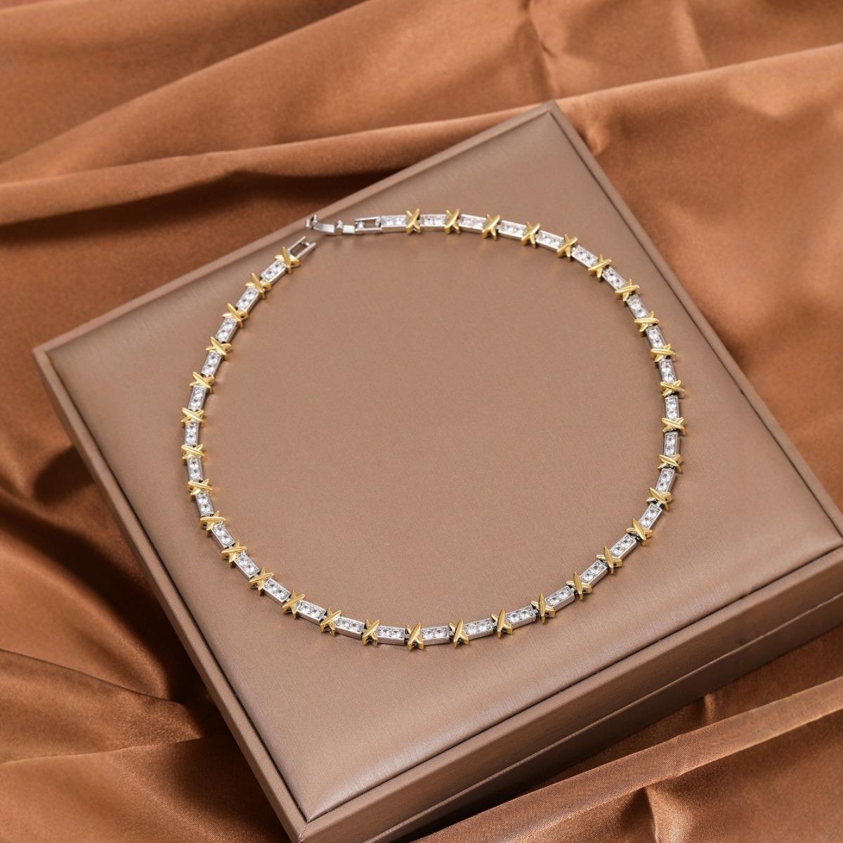 1Pc Women s Copper Inlaid Zircon High-End Luxury Necklace, High-End Fashion Simple Series, Suitable For Banquets And Parties
1Pc Women s Copper Inlaid Zircon High-End Luxury Necklace, High-End Fashion Simple Series, Suitable For Banquets And Parties