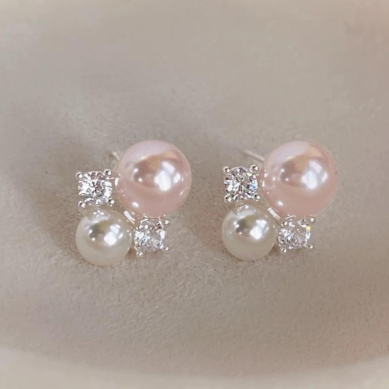 French-style pink faux pearl stud earrings, elegant and sweet. Perfect for daily commute, dating, festivals and engagements. One-size
French-style pink faux pearl stud earrings, elegant and sweet. Perfect for daily commute, dating, festivals and engagements. One-size