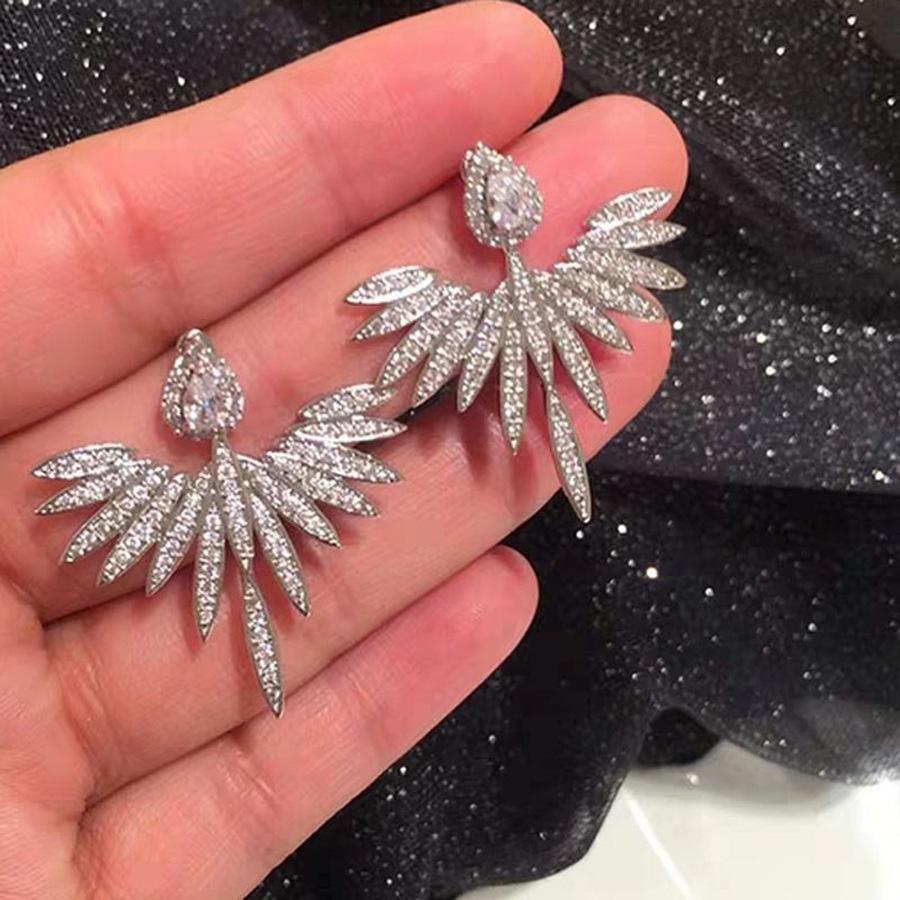 Micro-inlaid zircon angel wings earrings, super flash temperament earrings, high-end fashion personalized earrings, women
Micro-inlaid zircon angel wings earrings, super flash temperament earrings, high-end fashion personalized earrings, women