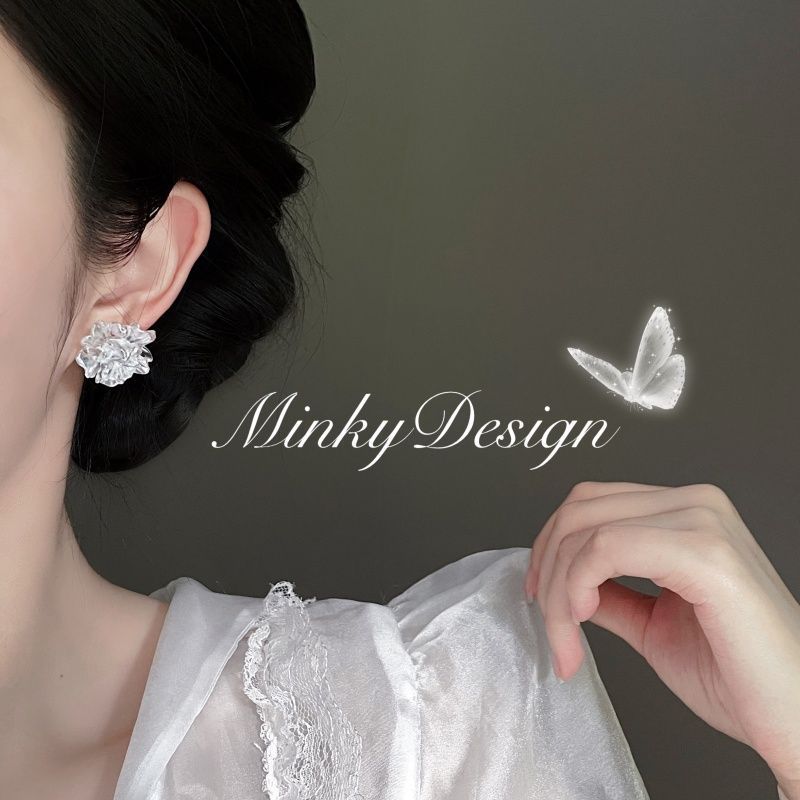 Resin flower earrings simple light luxury high-end temperament earrings versatile atmosphere niche earrings
Resin flower earrings simple light luxury high-end temperament earrings versatile atmosphere niche earrings